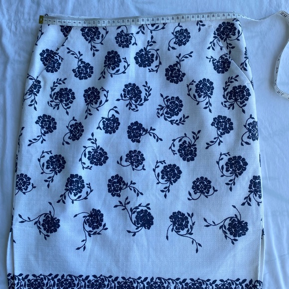 Loft, cotton/ spandex, white & blue. Nautical, sailing, beach vibes. - Picture 3 of 8